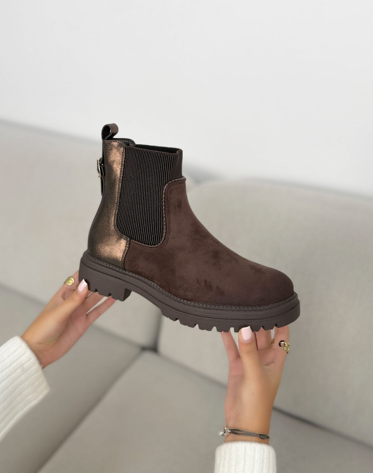 Bottines marron femme effet daim à empiècement bronze et semelle crantée