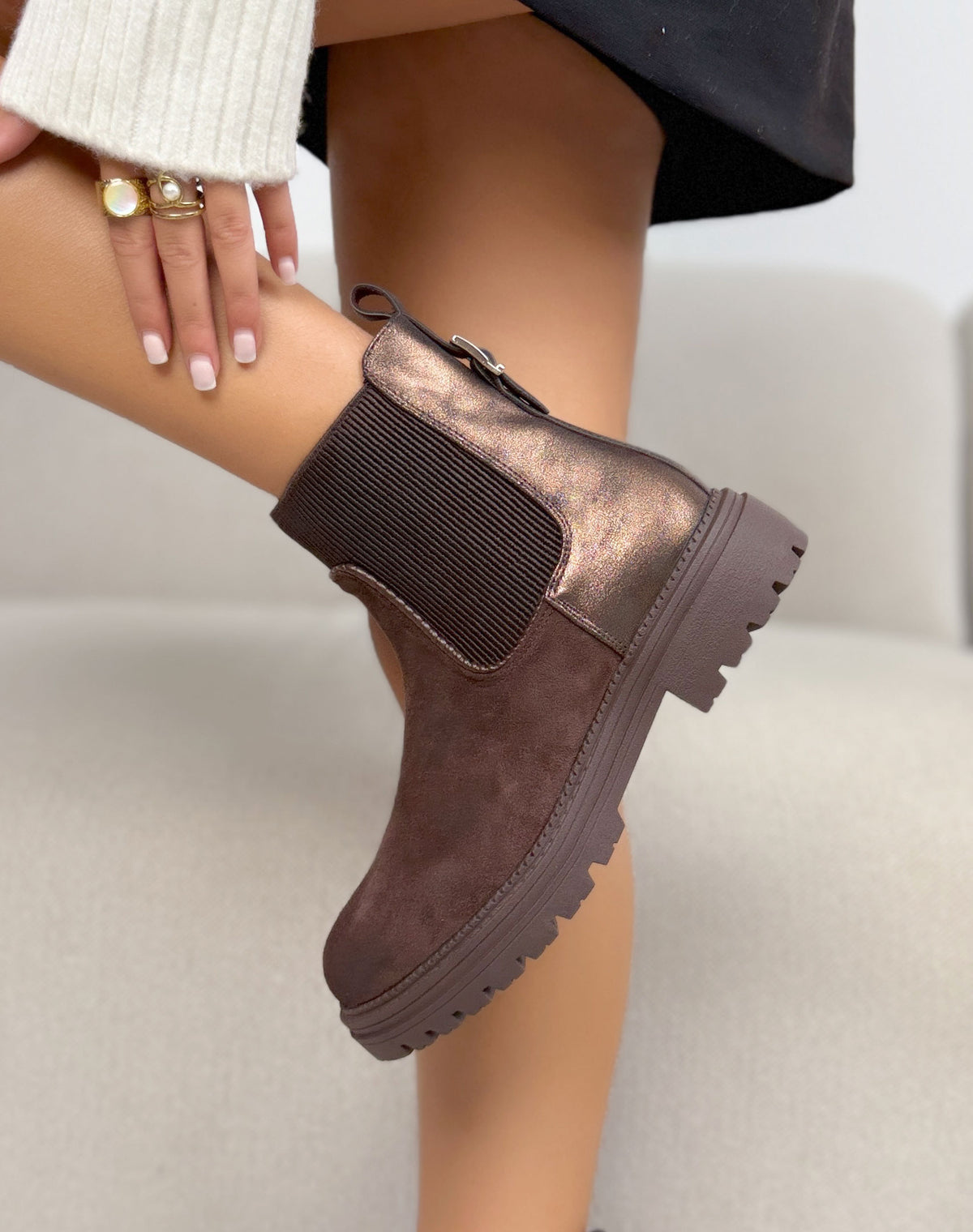 Bottines marron femme effet daim à empiècement bronze et semelle crantée
