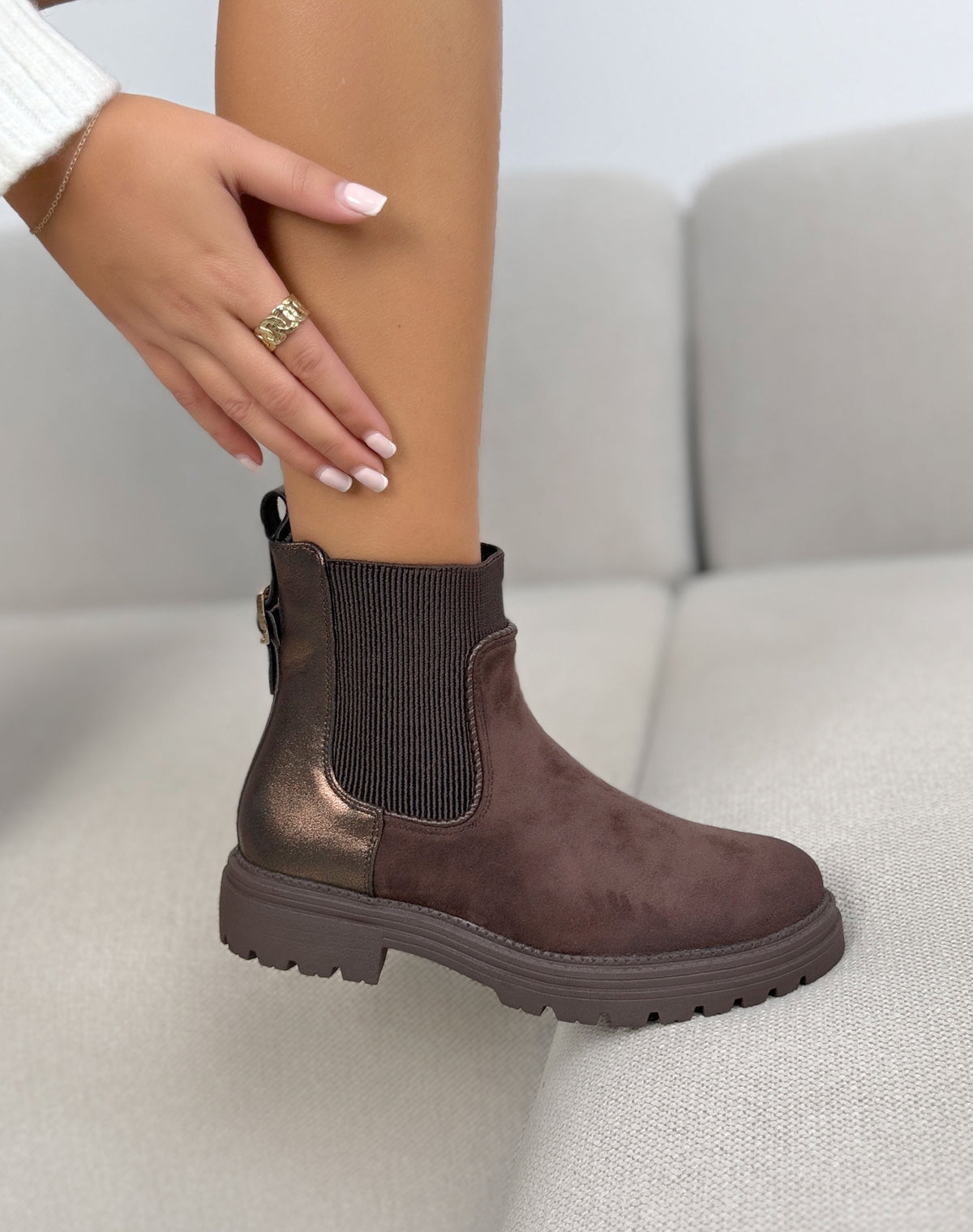 Bottines marron femme effet daim à empiècement bronze et semelle crantée