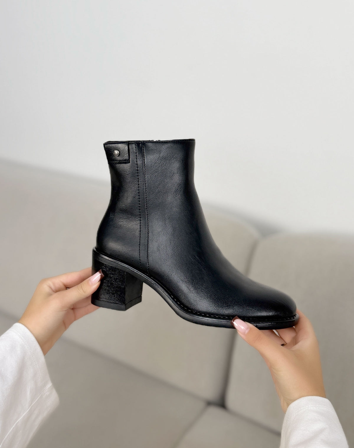 Bottines noires femme effet cuir à bout rond et talon bloc