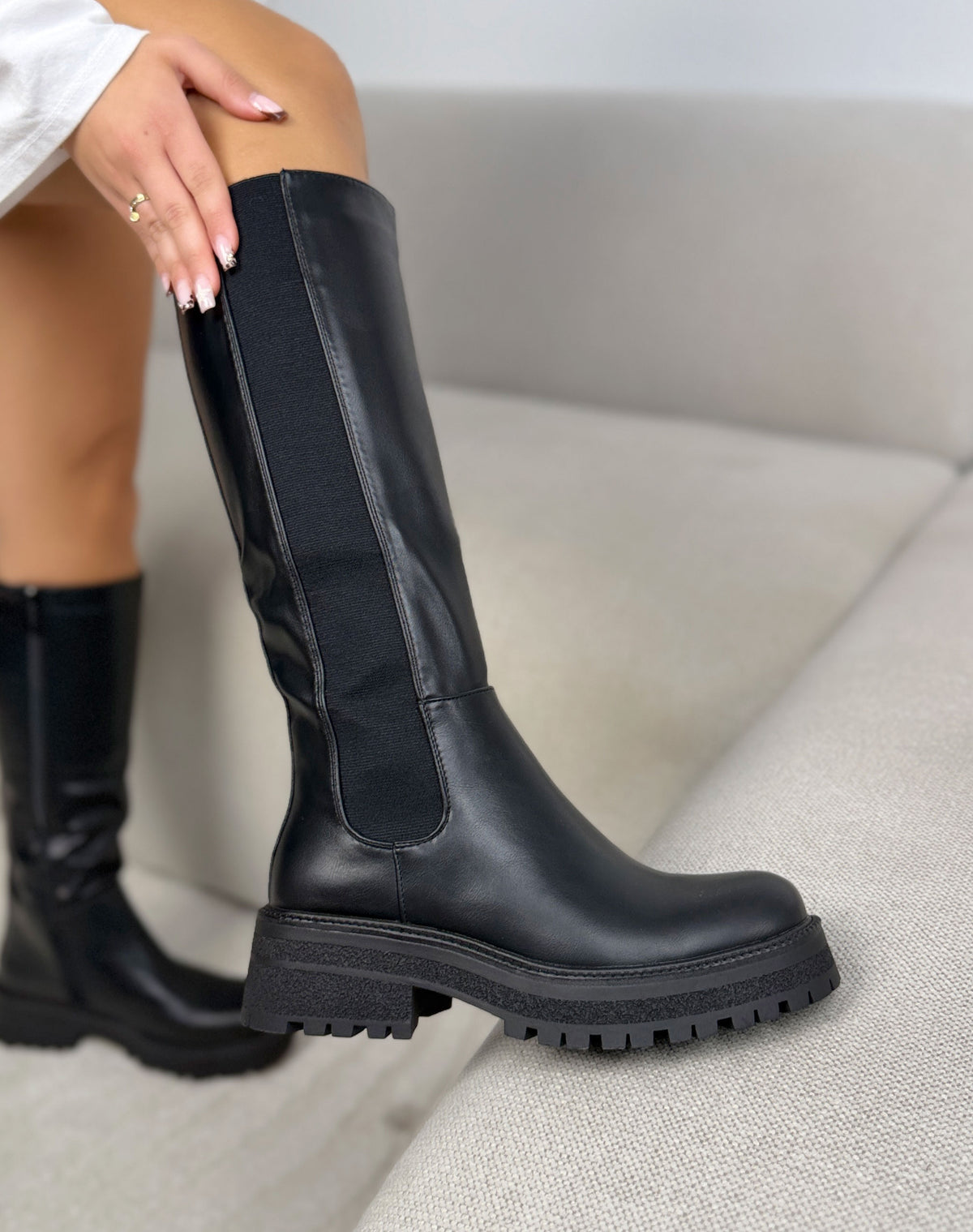 Bottes hautes noires femme effet cuir à élastique et semelle crantée épaisse