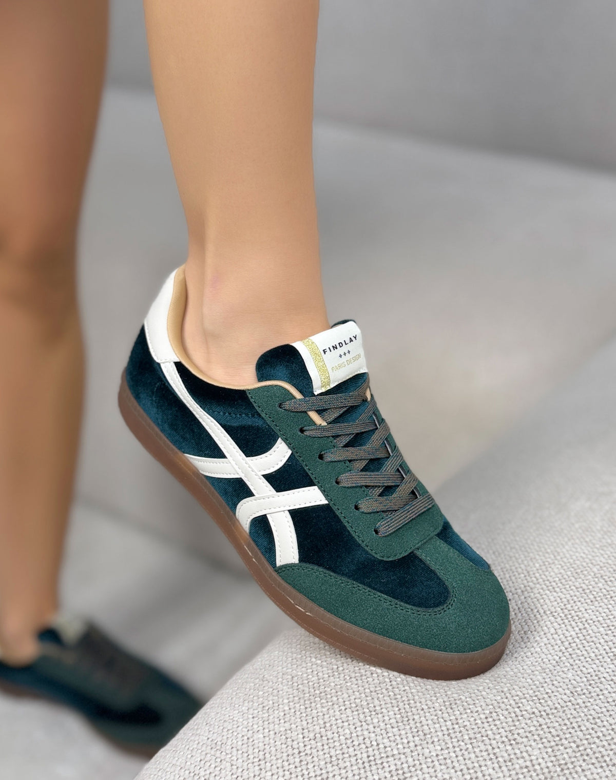 Baskets Findlay vertes femme effet velours et daim à bandes crème