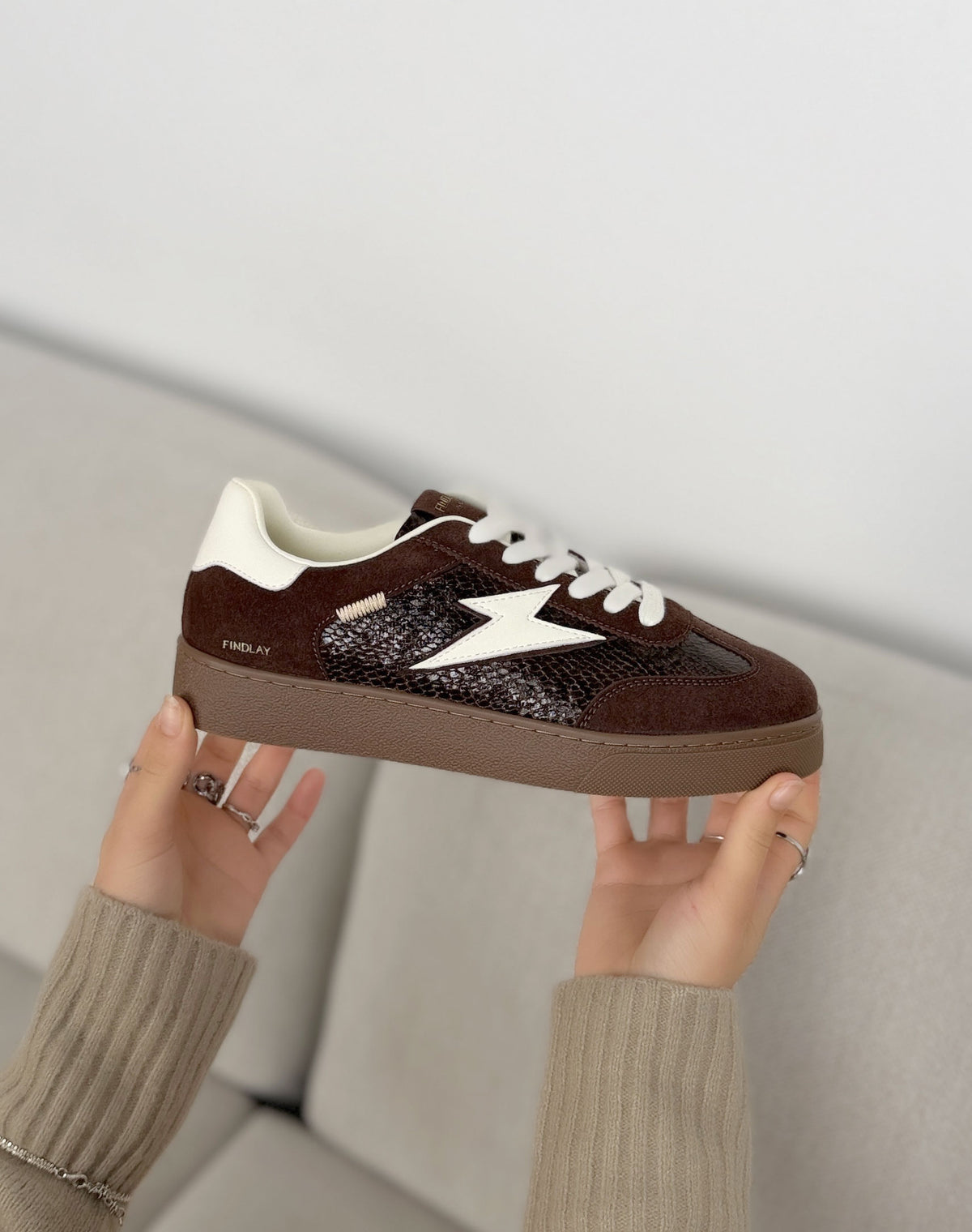 Baskets Findlay marron femme effet daim et python à éclair crème et semelle épaisse