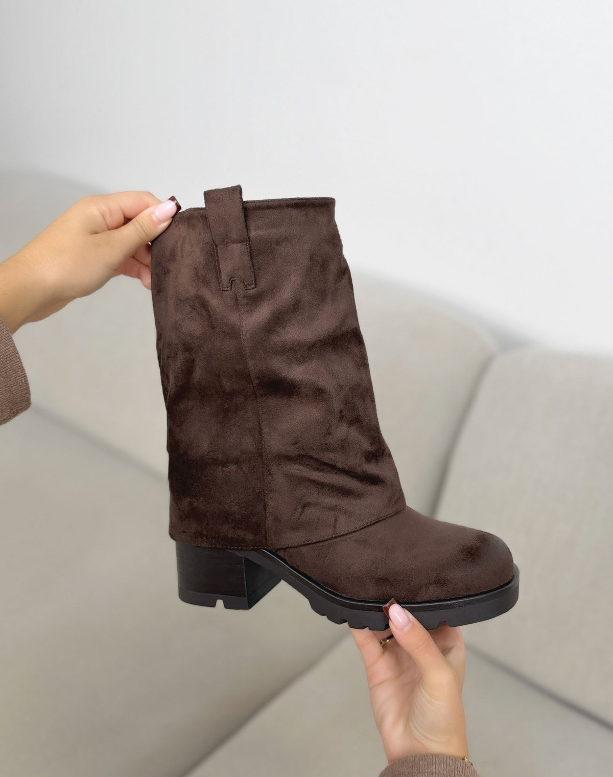 Bottes à revers marron femme effet daim à semelle crantée et talon bloc