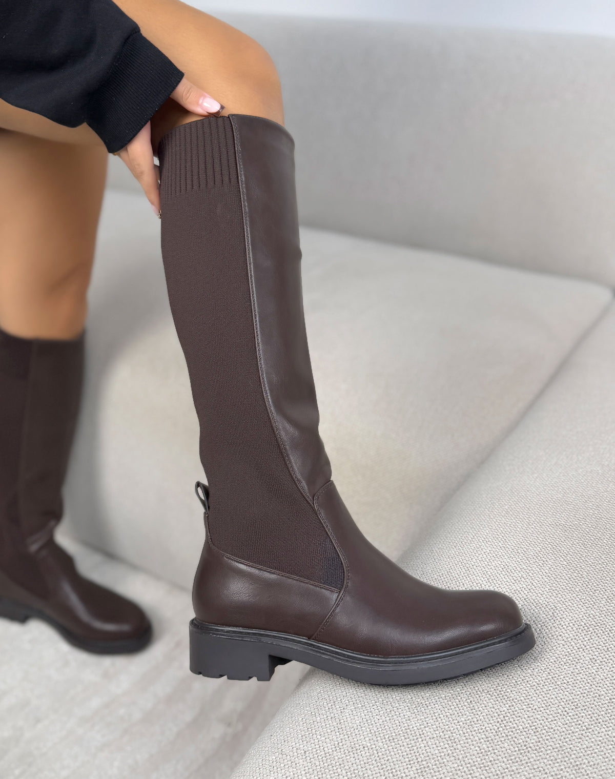 Bottes hautes marron femme effet cuir à empiècement stretch et semelle crantée