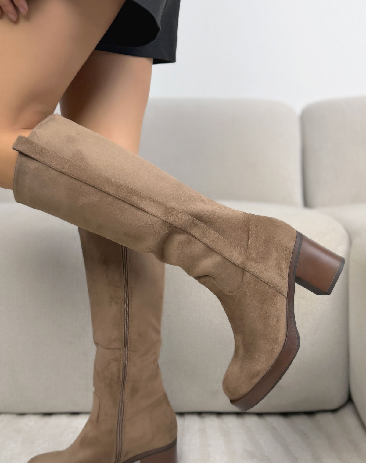 Bottes hautes taupe femme effet daim à tirettes et talon