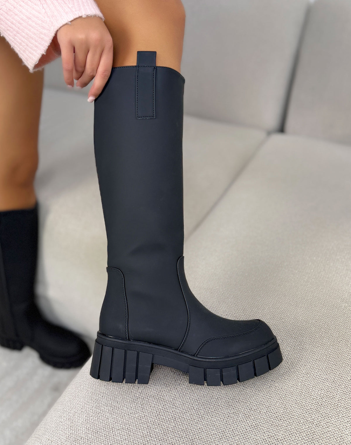 Bottes de pluie hautes noires femme mates à tirette et semelle crantée épaisse