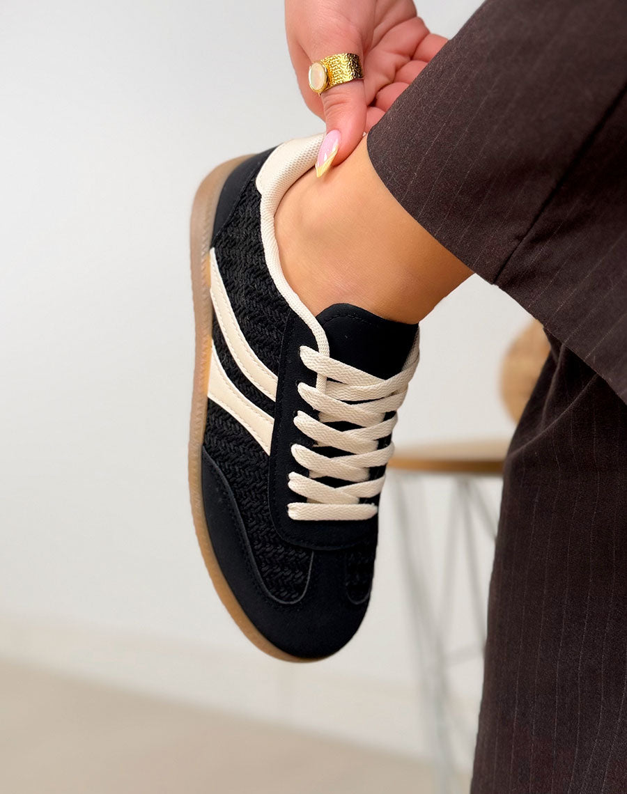 Basket femme noire tendance tissée avec bandes crème et semelle marron