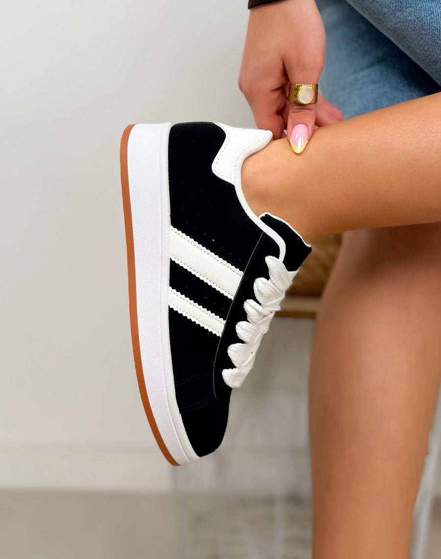 Basket femme noire tendance à bandes blanches avec lacets épais