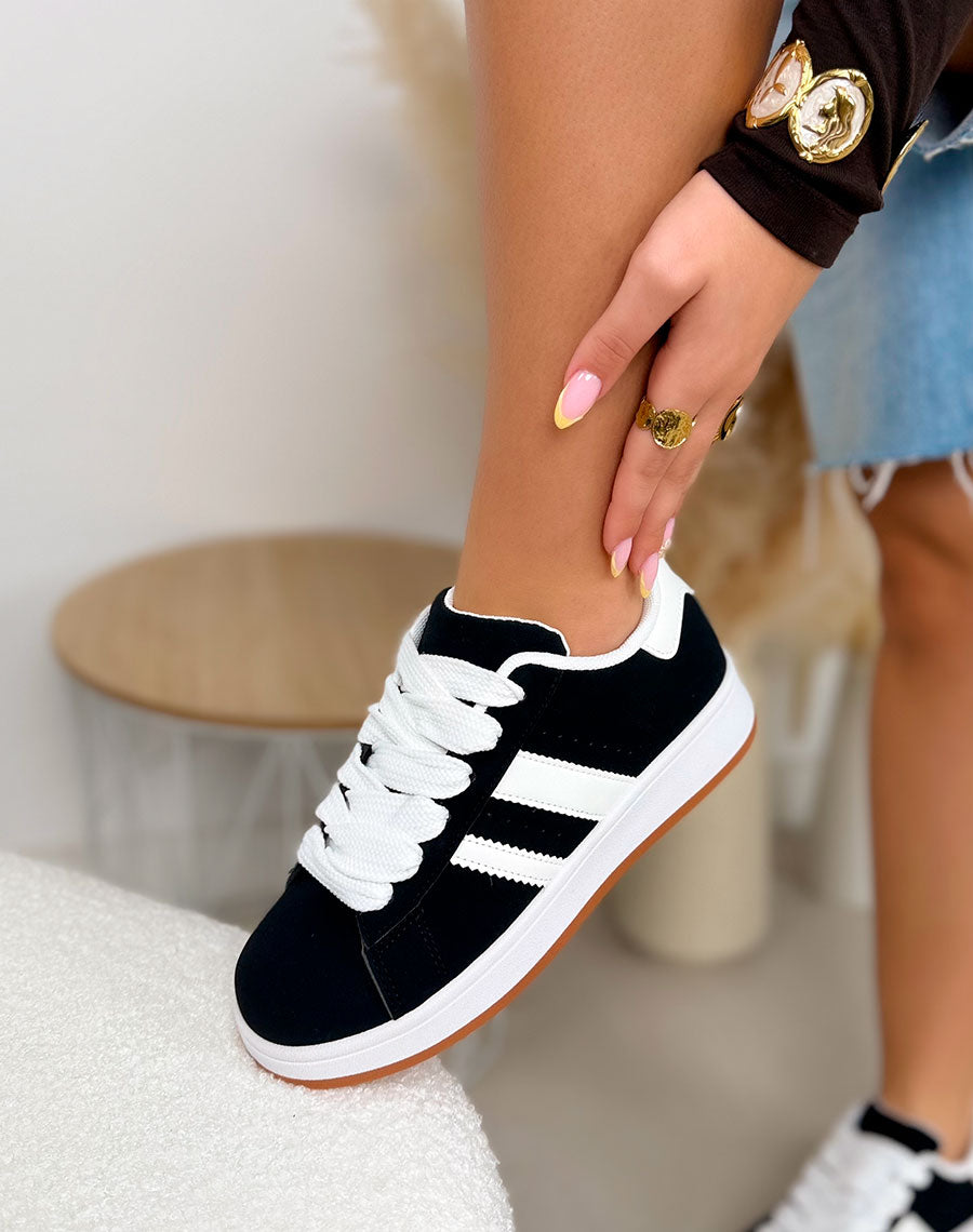 Basket femme noire tendance à bandes blanches avec lacets épais