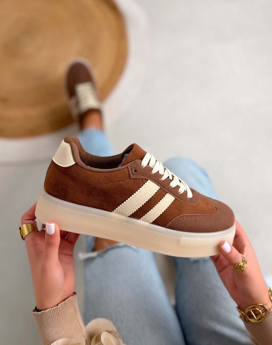 Basket femme marron tendance en suédine avec bandes taupe et semelle plateforme