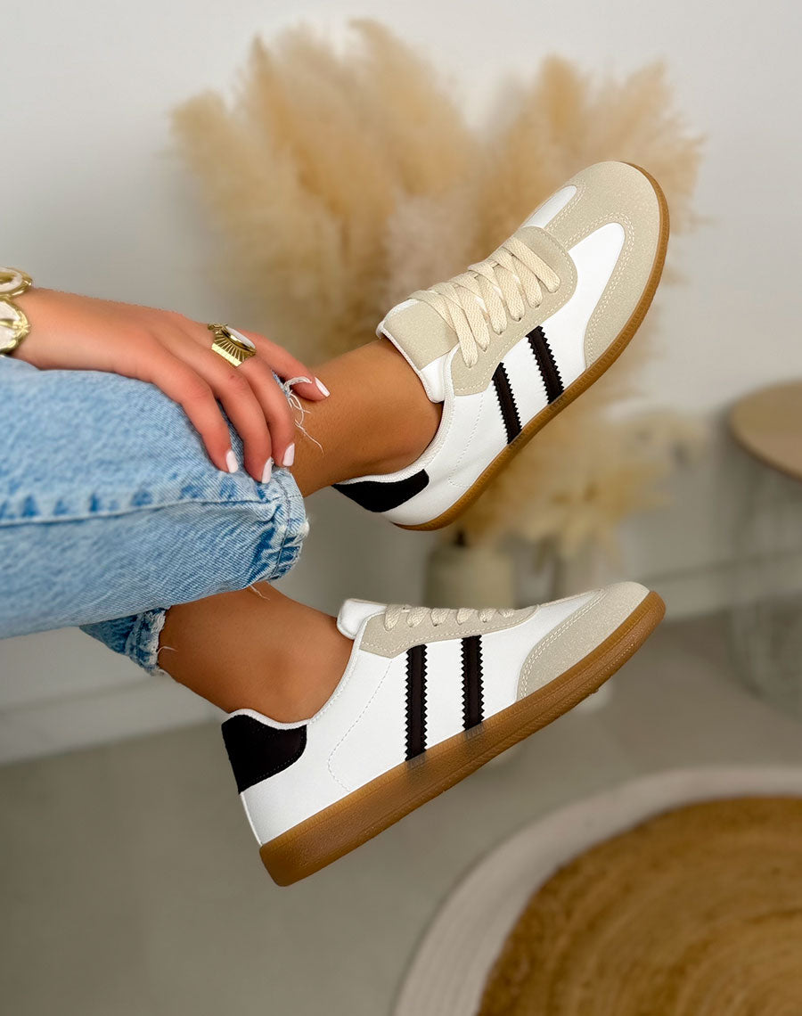 Basket femme blanche tendance avec empiècements beige et bandes marron