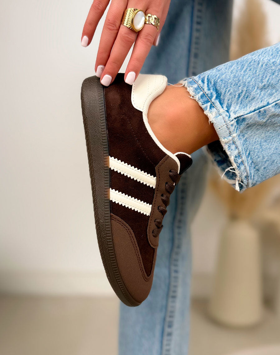 Basket femme marron tendance avec empiècements suédine et bandes beige