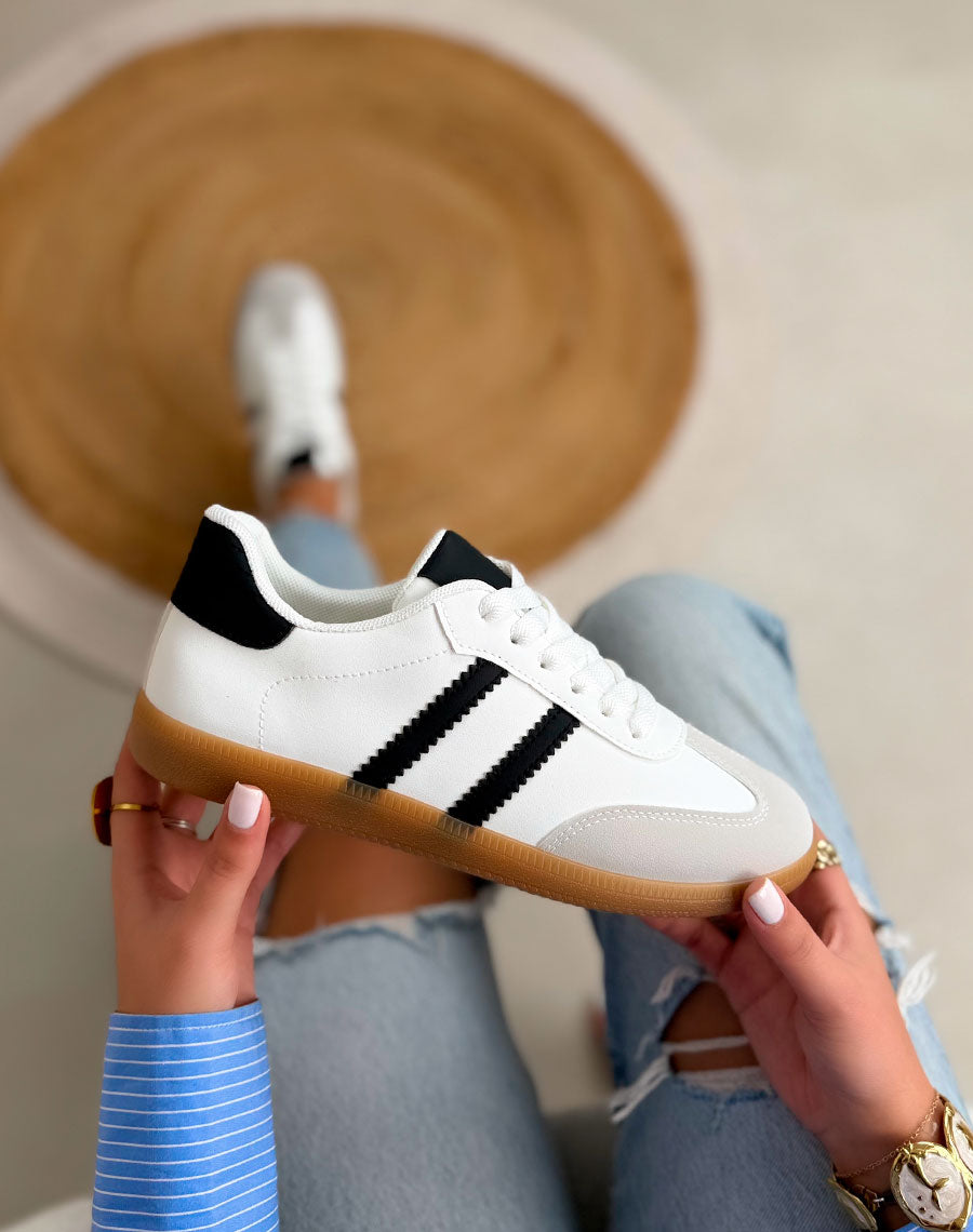 Basket femme blanche tendance avec empiècements gris et bandes noires