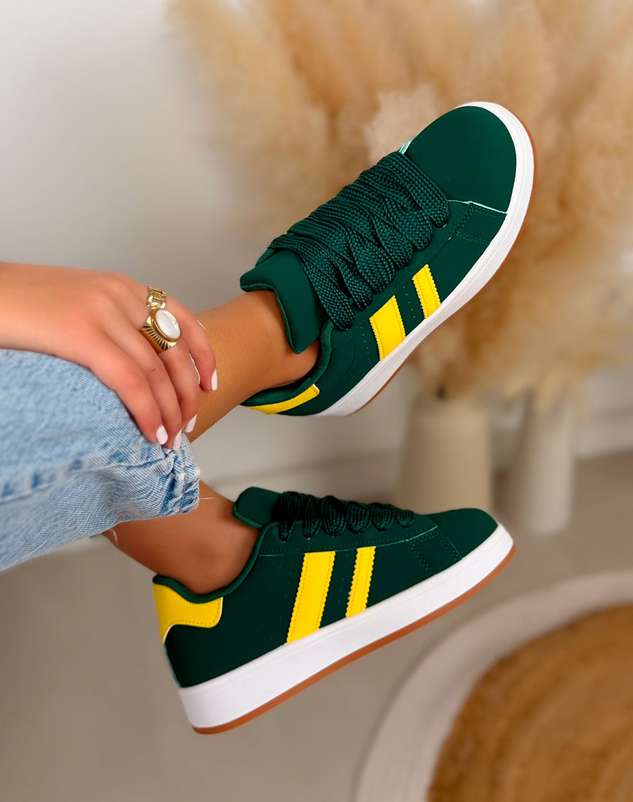 Basket femme verte tendance avec lacets et bandes jaunes