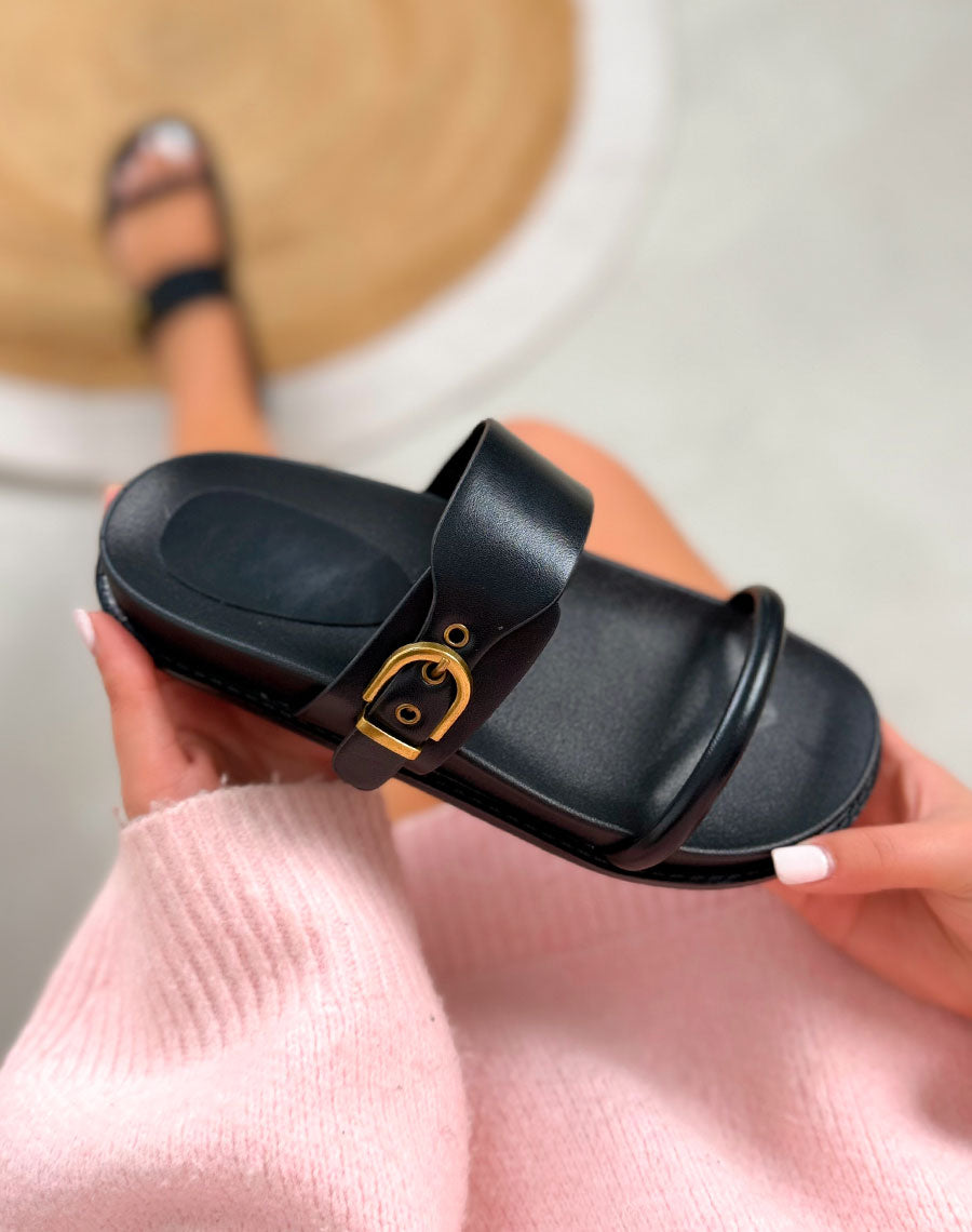Mules noires à bride avec boucle dorée