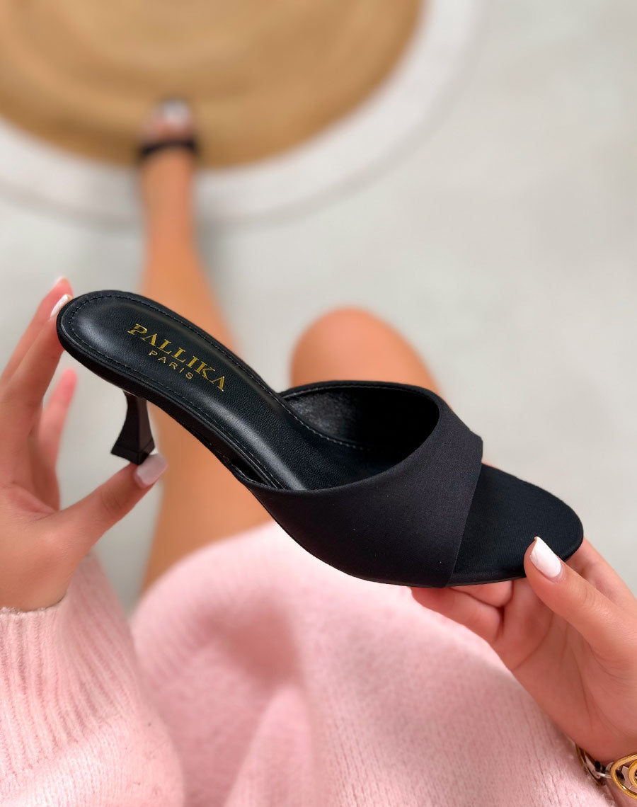 Mules femme noire élégante à talon aiguille avec bride ouverte