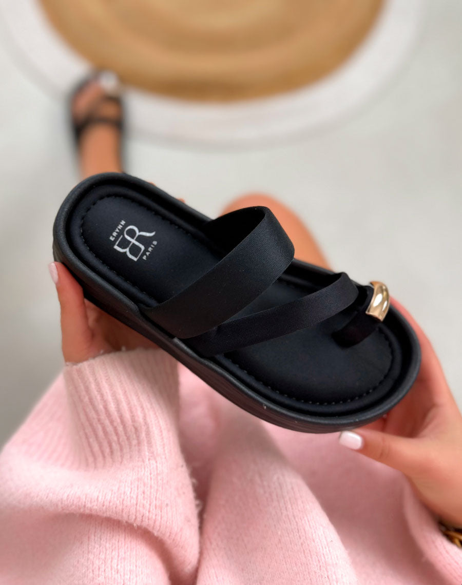 Mules femme noire élégante à plateforme avec brides et bijou doré