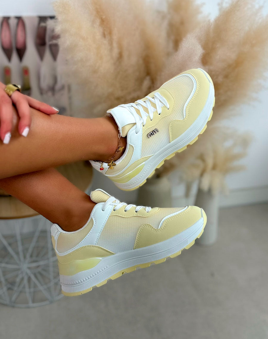 Baskets femme jaunes à empiècements avec détail bijou argenté