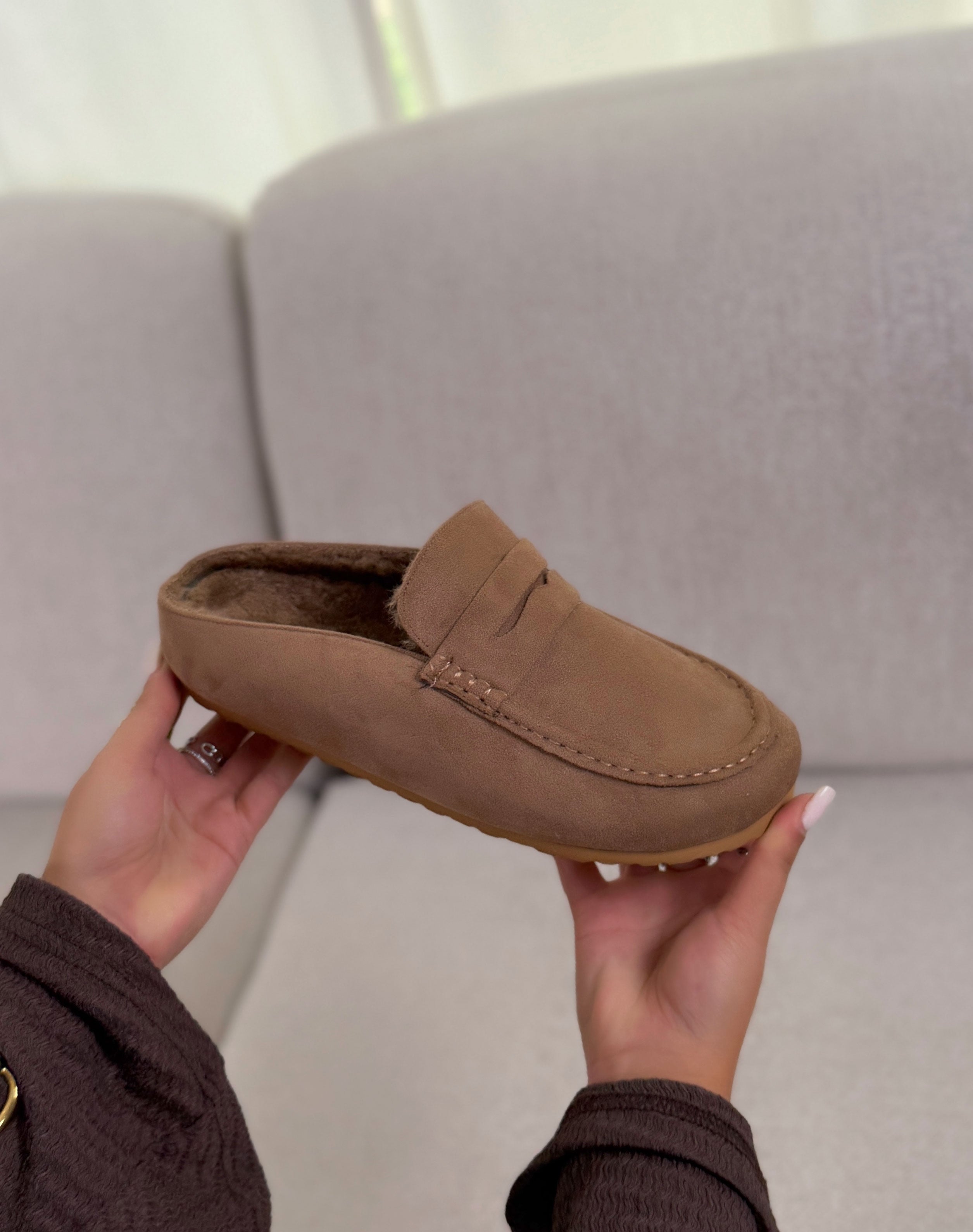 Mules femme camel en suédine fourrée confortables et cocooning
