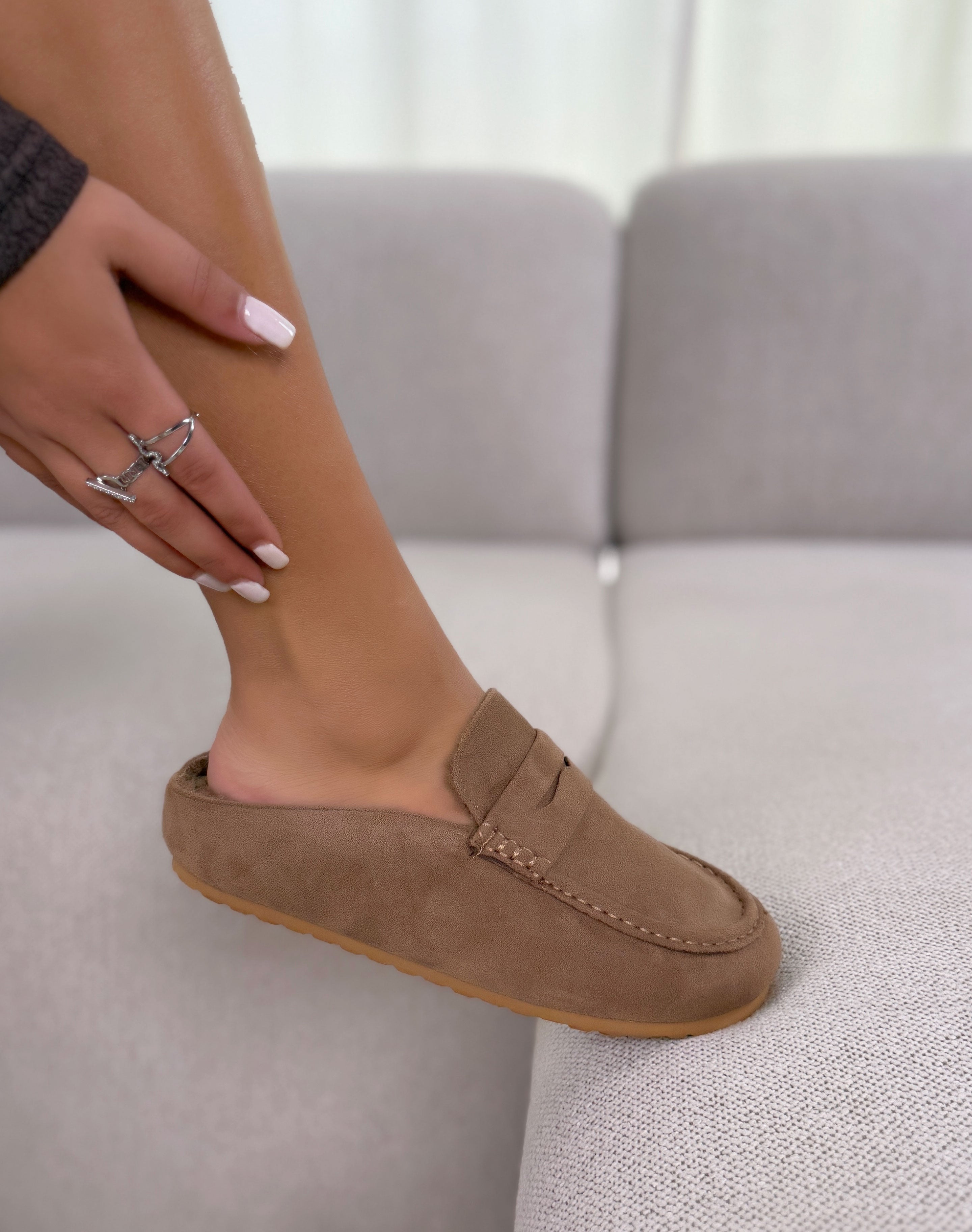 Mules femme camel en suédine fourrée confortables et cocooning