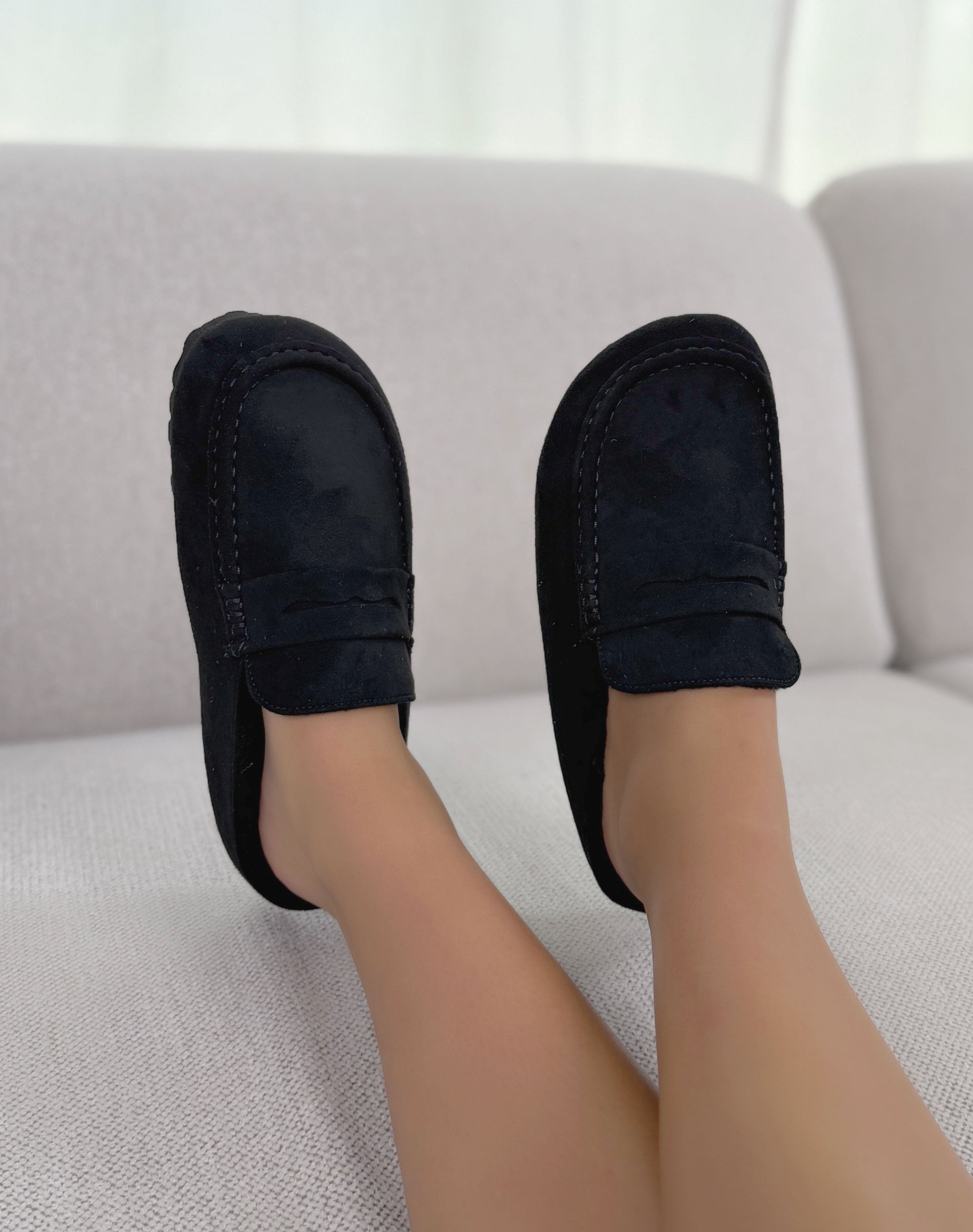 Mules femme noires en suédine fourrée confortables et élégantes
