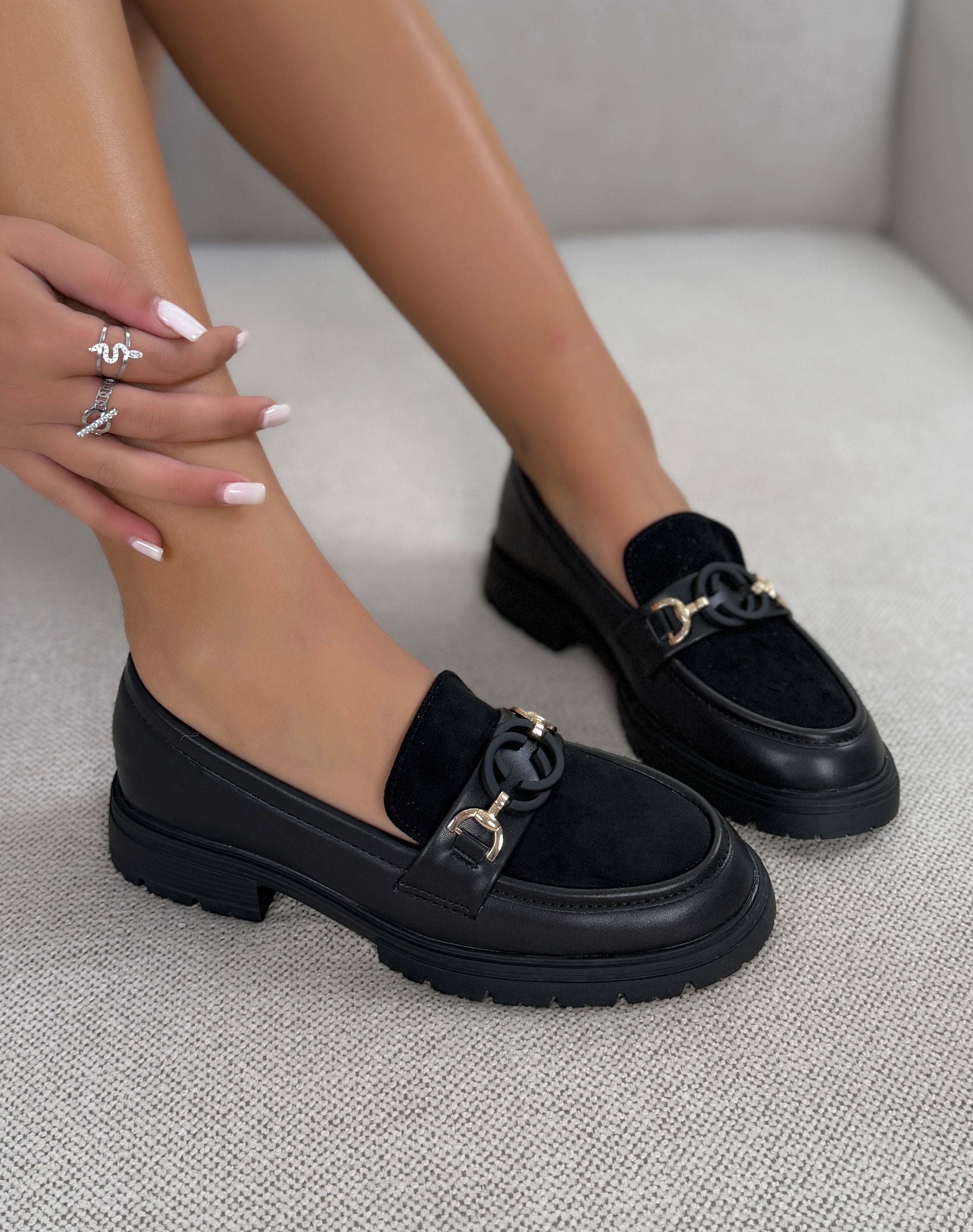 Mocassins femme noirs tendance bi-matière à détail mat et doré
