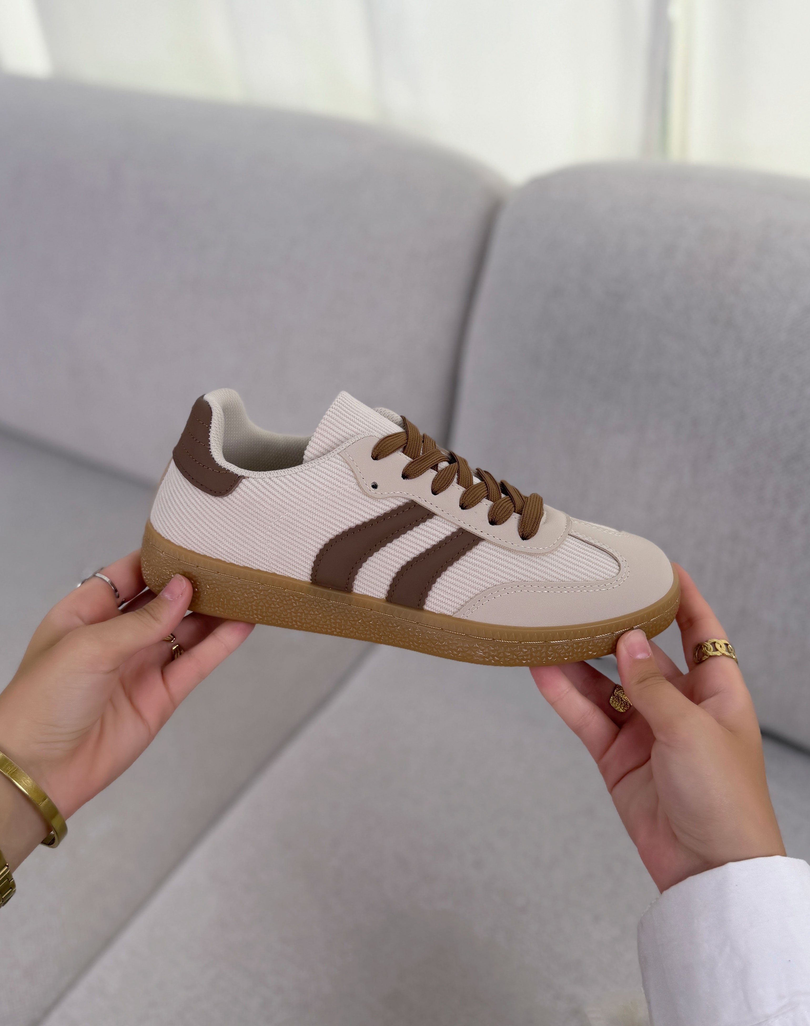 Basket femme beige tendance bi-matière avec rayures marron et semelle plate