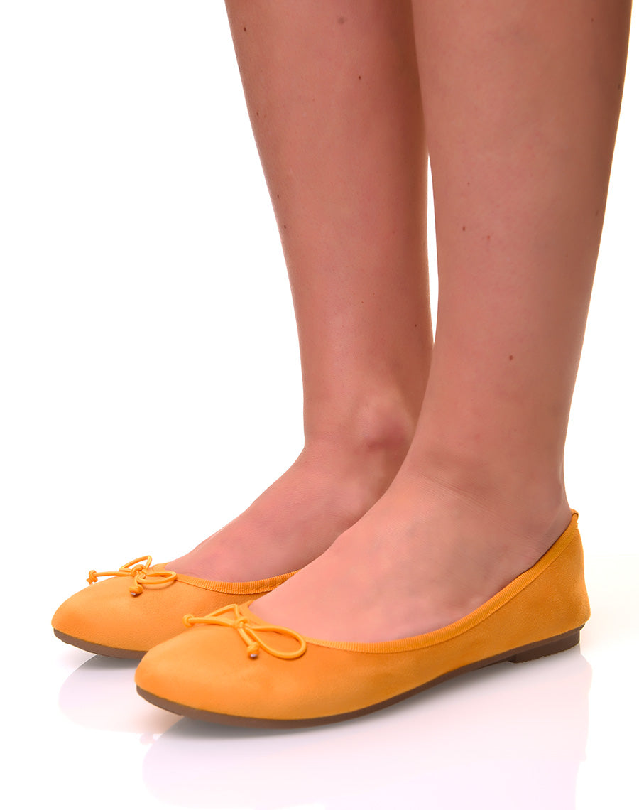 Ballerines jaunes en suédine à petits noeuds