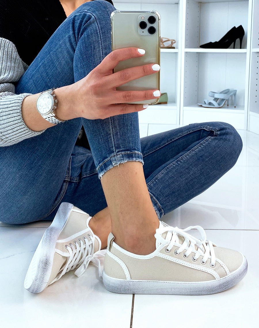 Basket beige et blanche en tissu