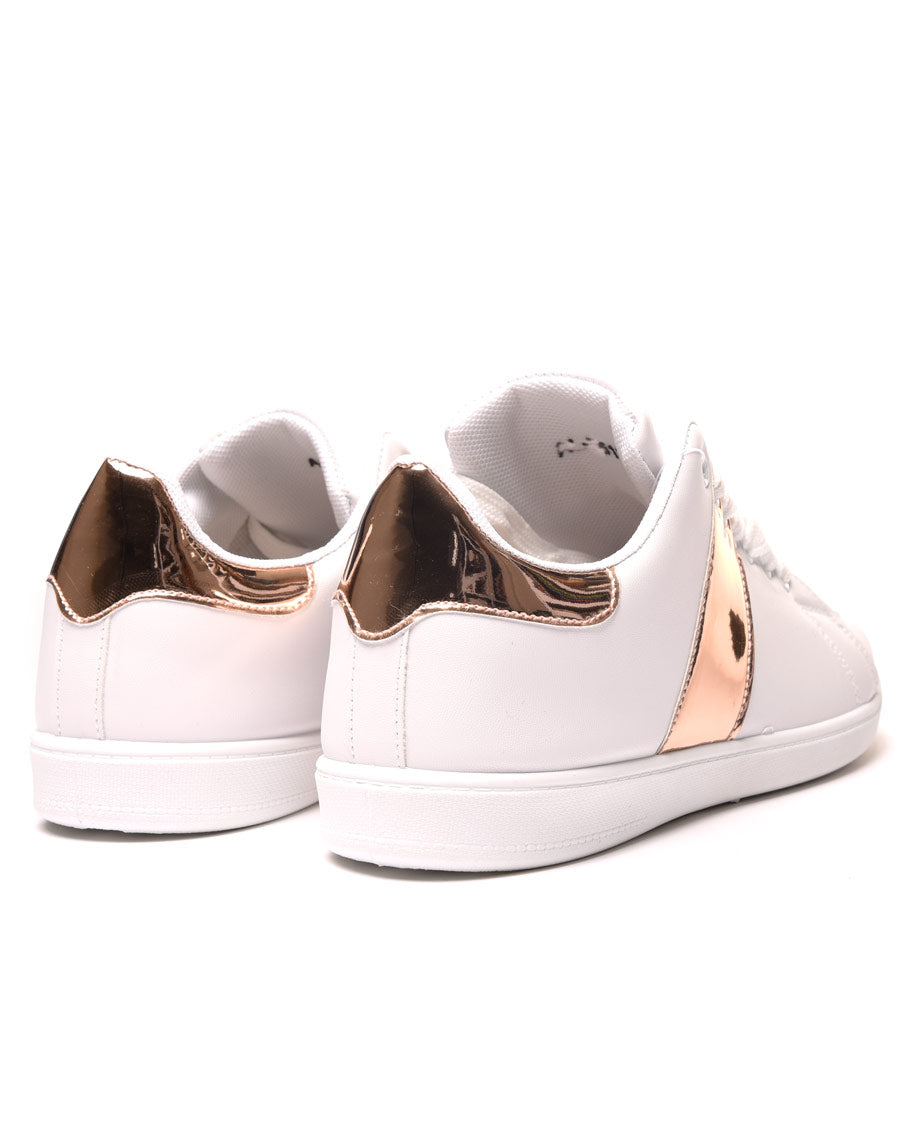 Basket blanche avec bande champagne