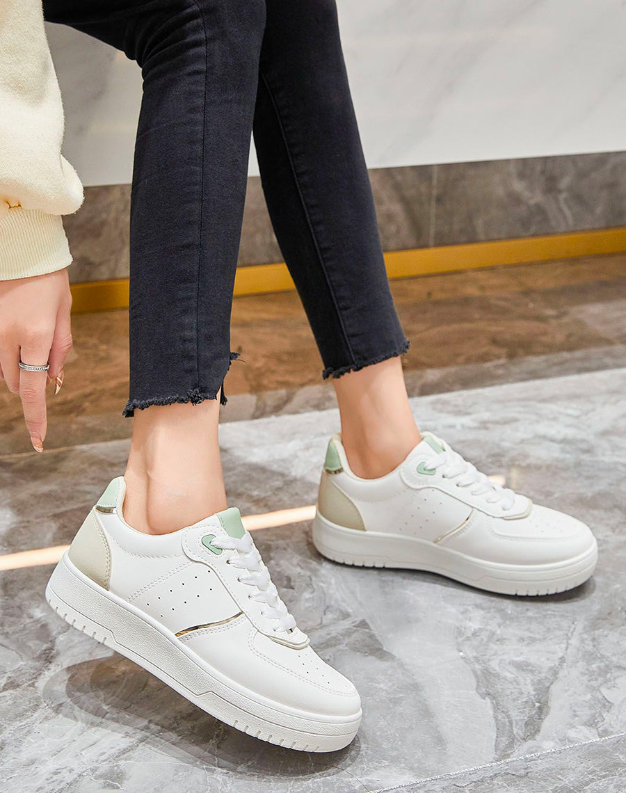 Basket blanche et beige à détails verts