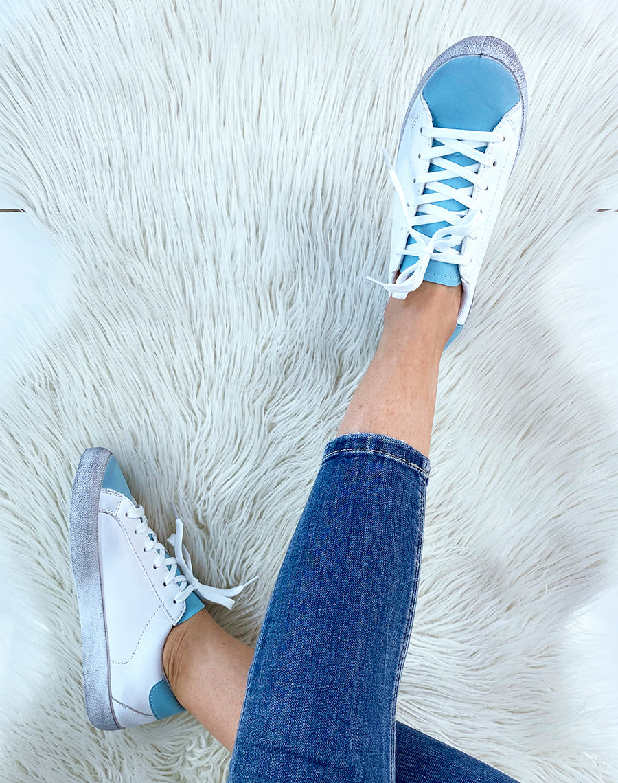 Basket blanche et bleu mat