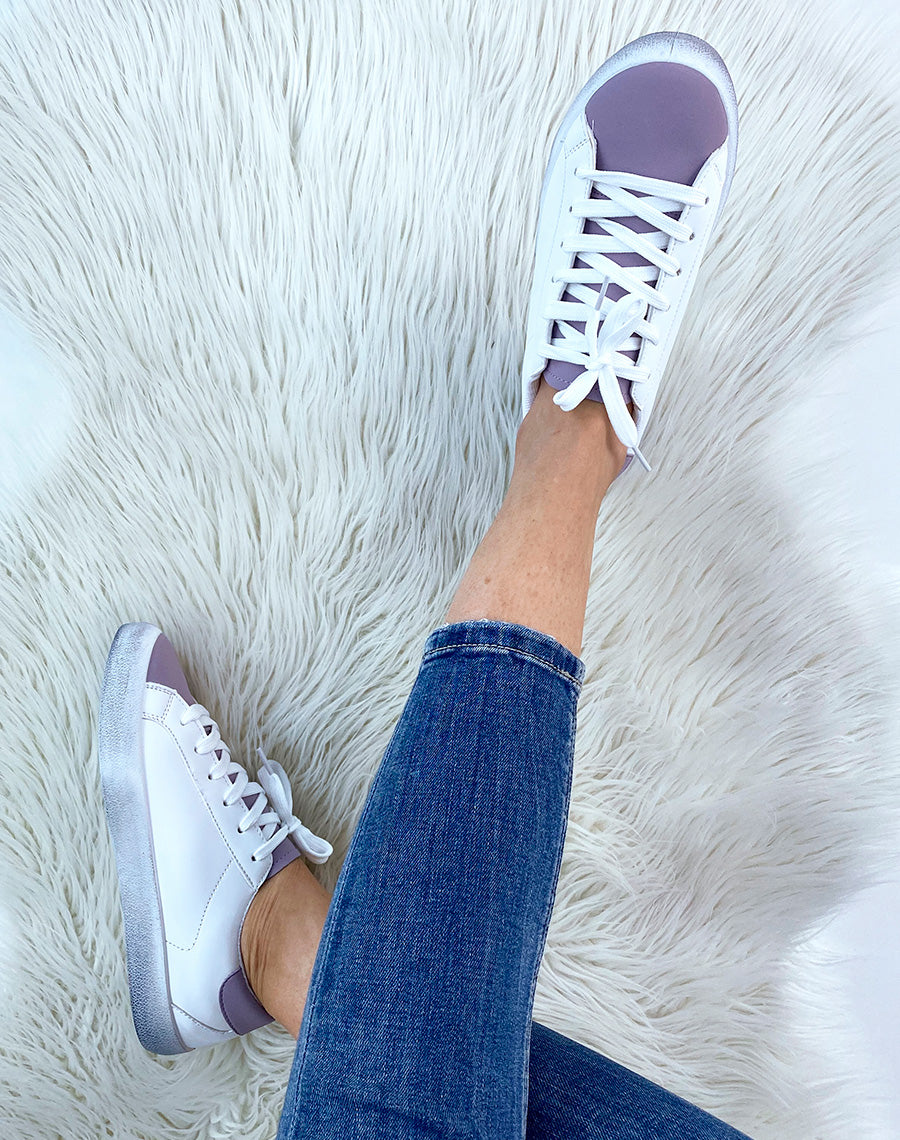 Basket blanche et violette matte