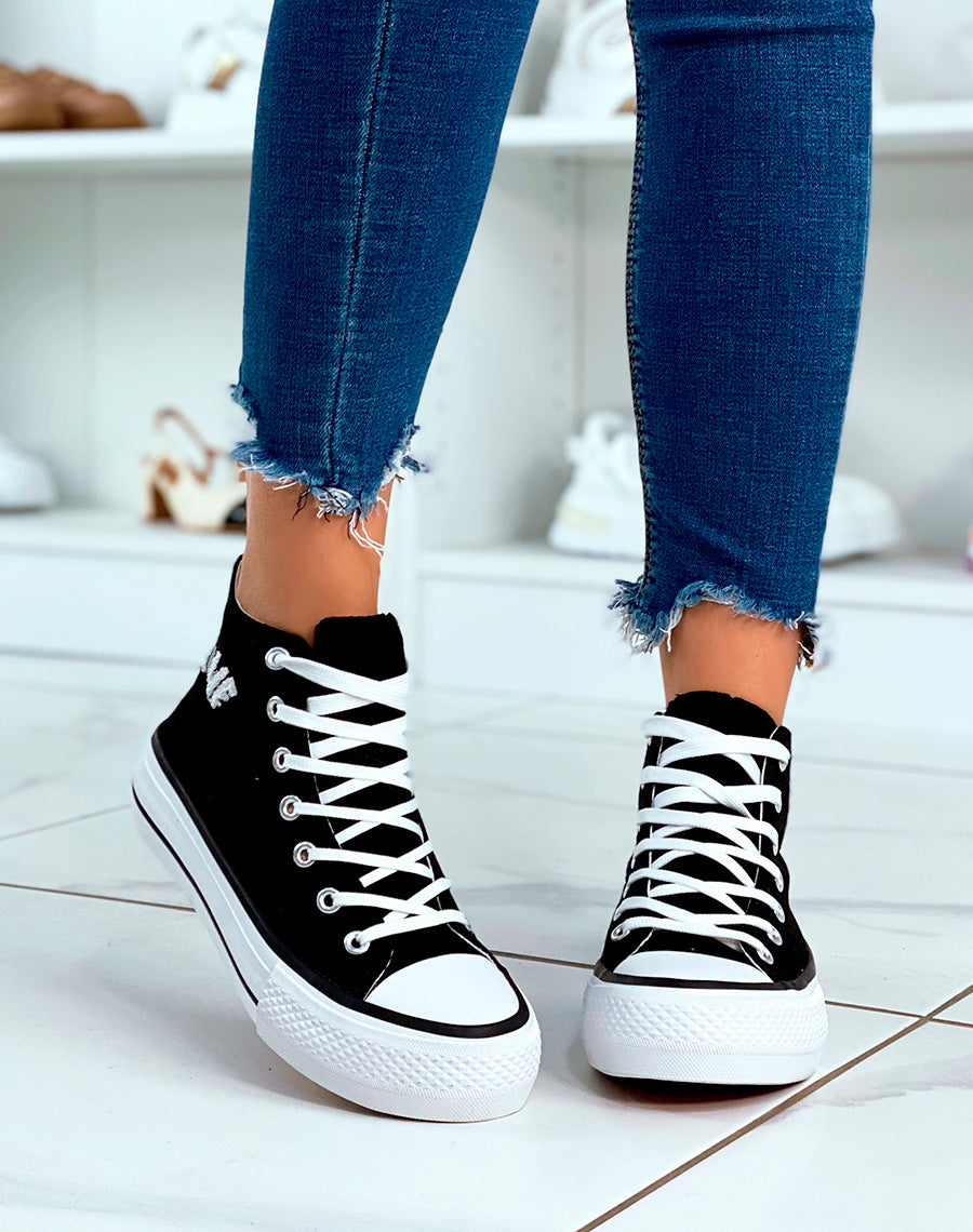 Basket en toile noires et à inscription Love avec détail cœur