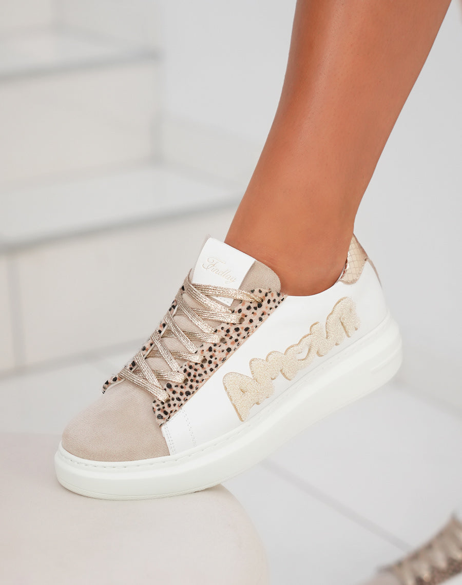Basket femme blanche tendance avec inscription  Amour  et détails dorés