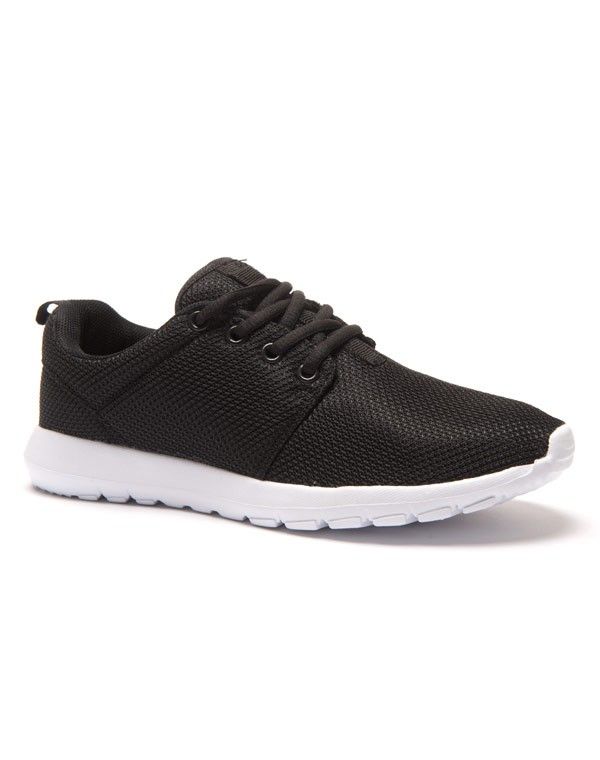 Basket noire avec semelle blanche
