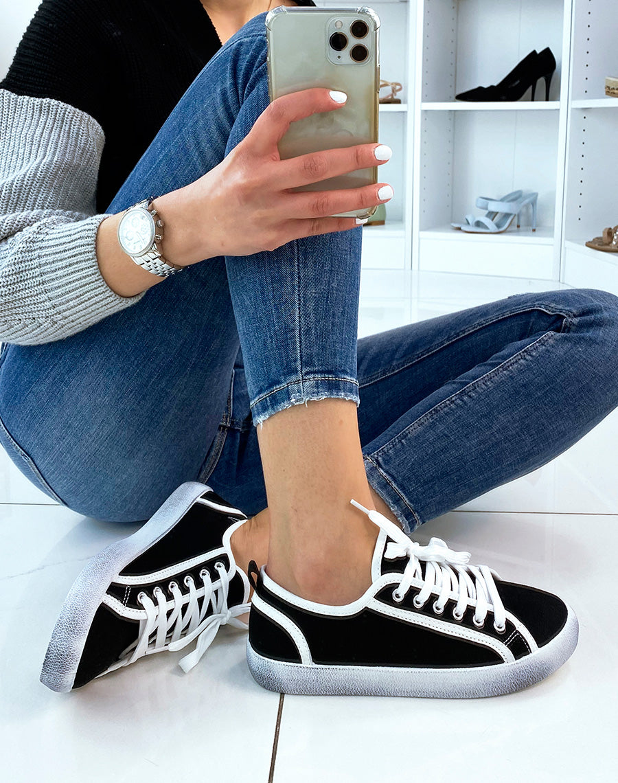 Basket noire et blanche en tissu
