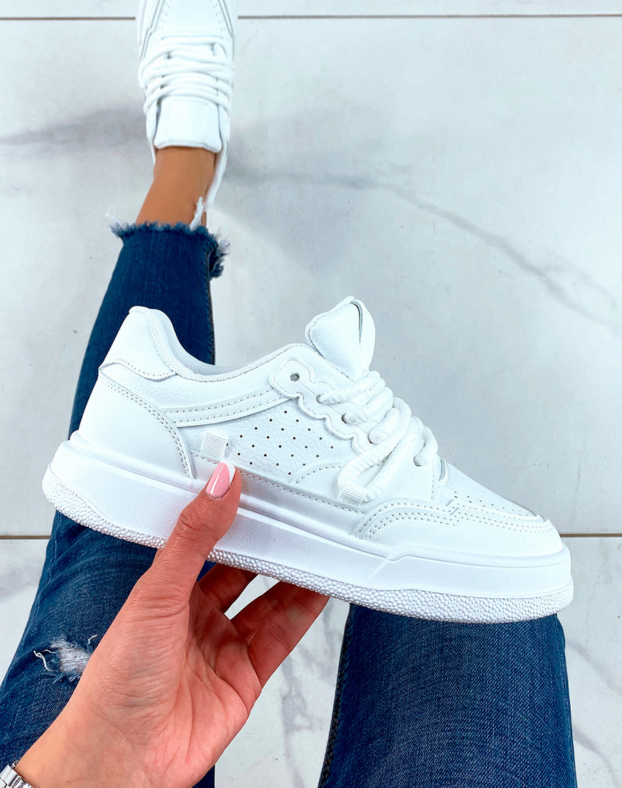 BASKETS BASSES BLANCHES TENDANCES ? LACET ?PAIS