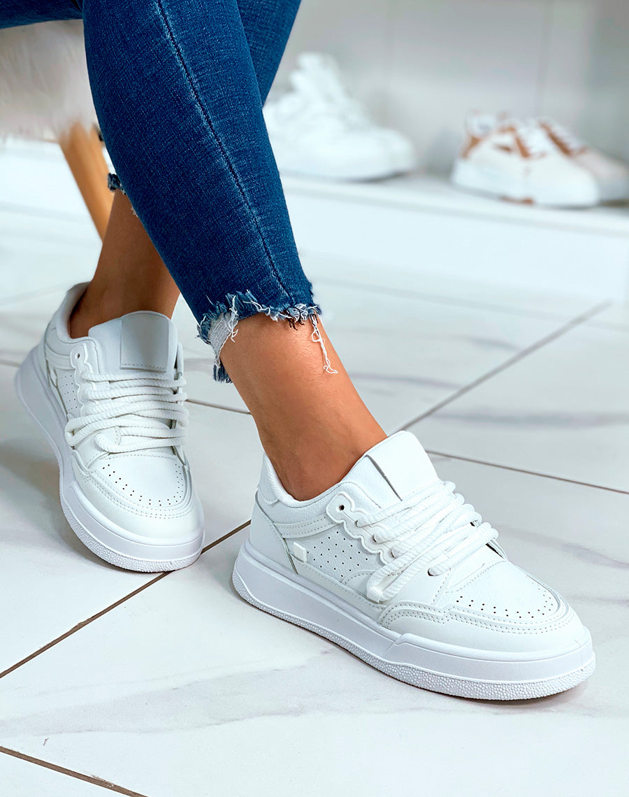 BASKETS BASSES BLANCHES TENDANCES ? LACET ?PAIS