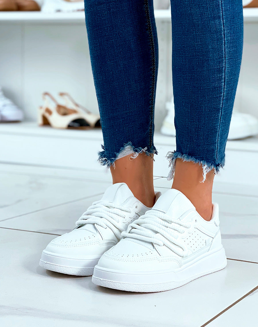 BASKETS BASSES BLANCHES TENDANCES ? LACET ?PAIS