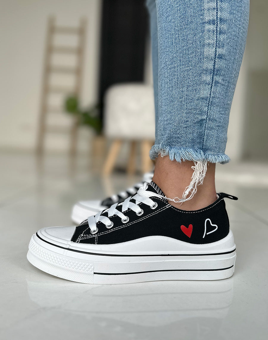 Baskets basses noires avec motifs 