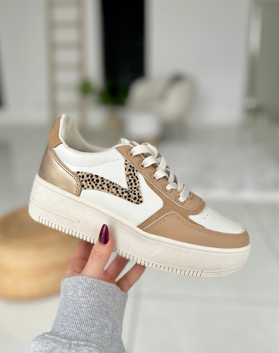 Baskets beiges et blanches avec motifs léopard et empiècement en suédine