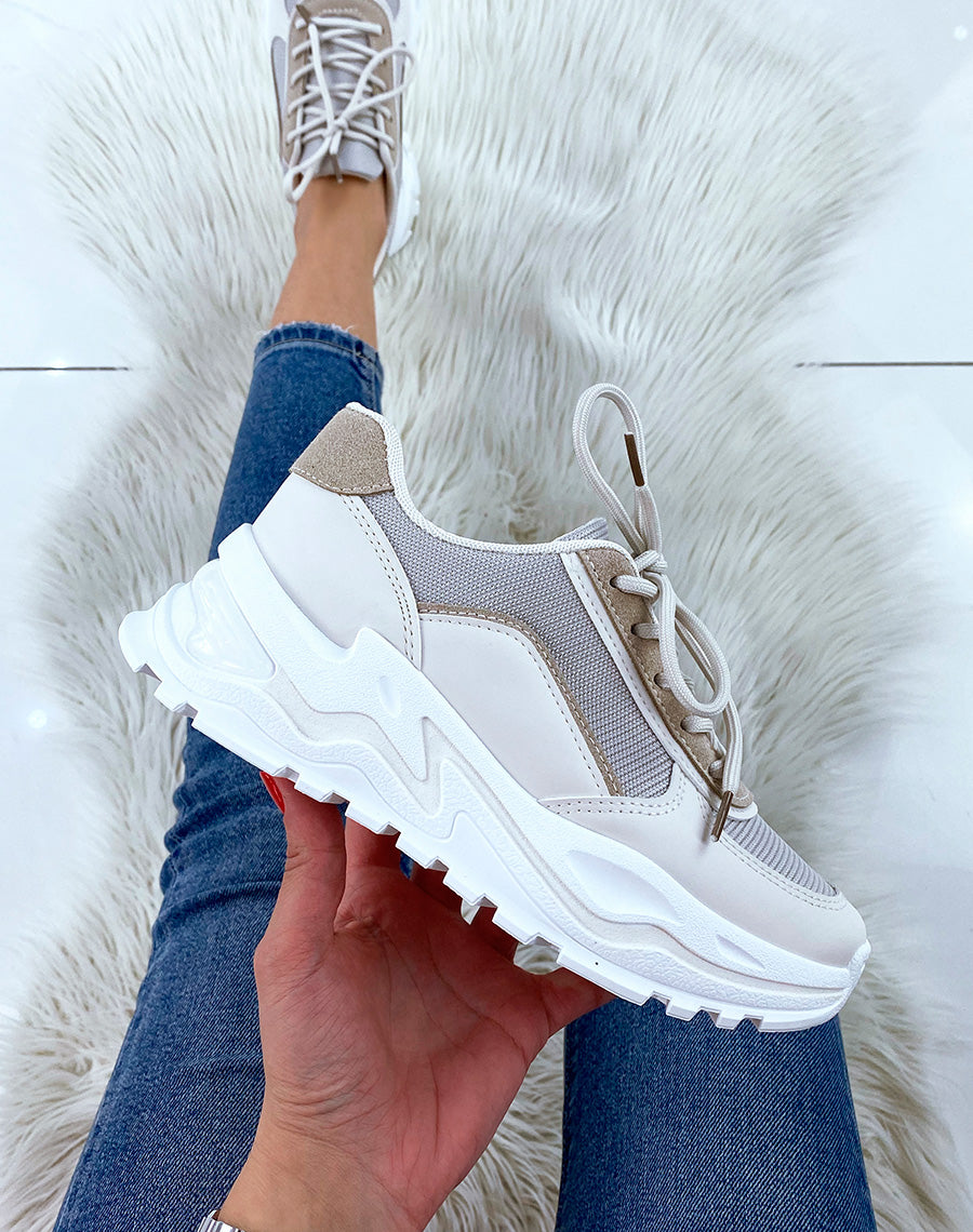 Baskets beiges à grosse plateforme blanche