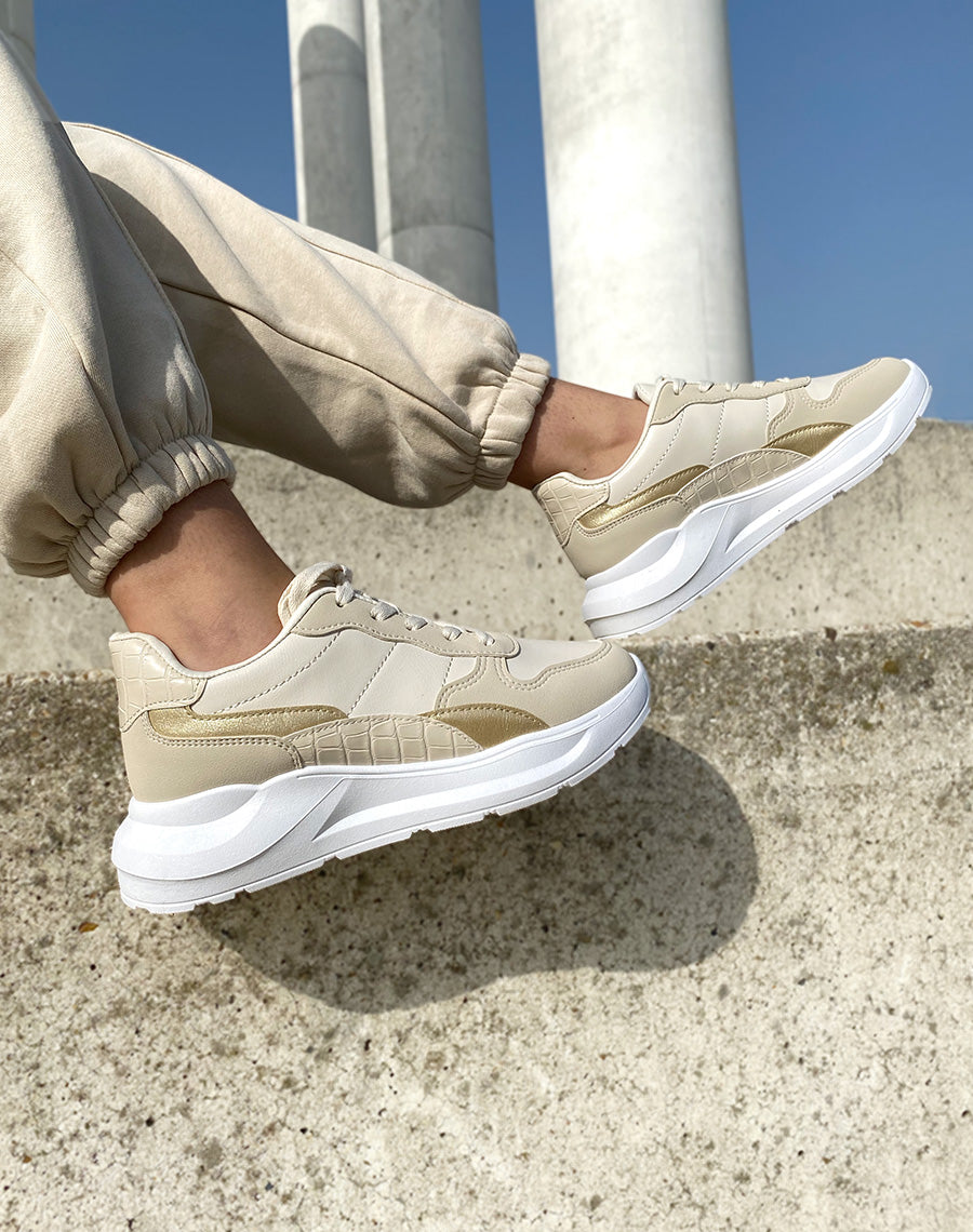 Baskets beiges à multiples empiècements