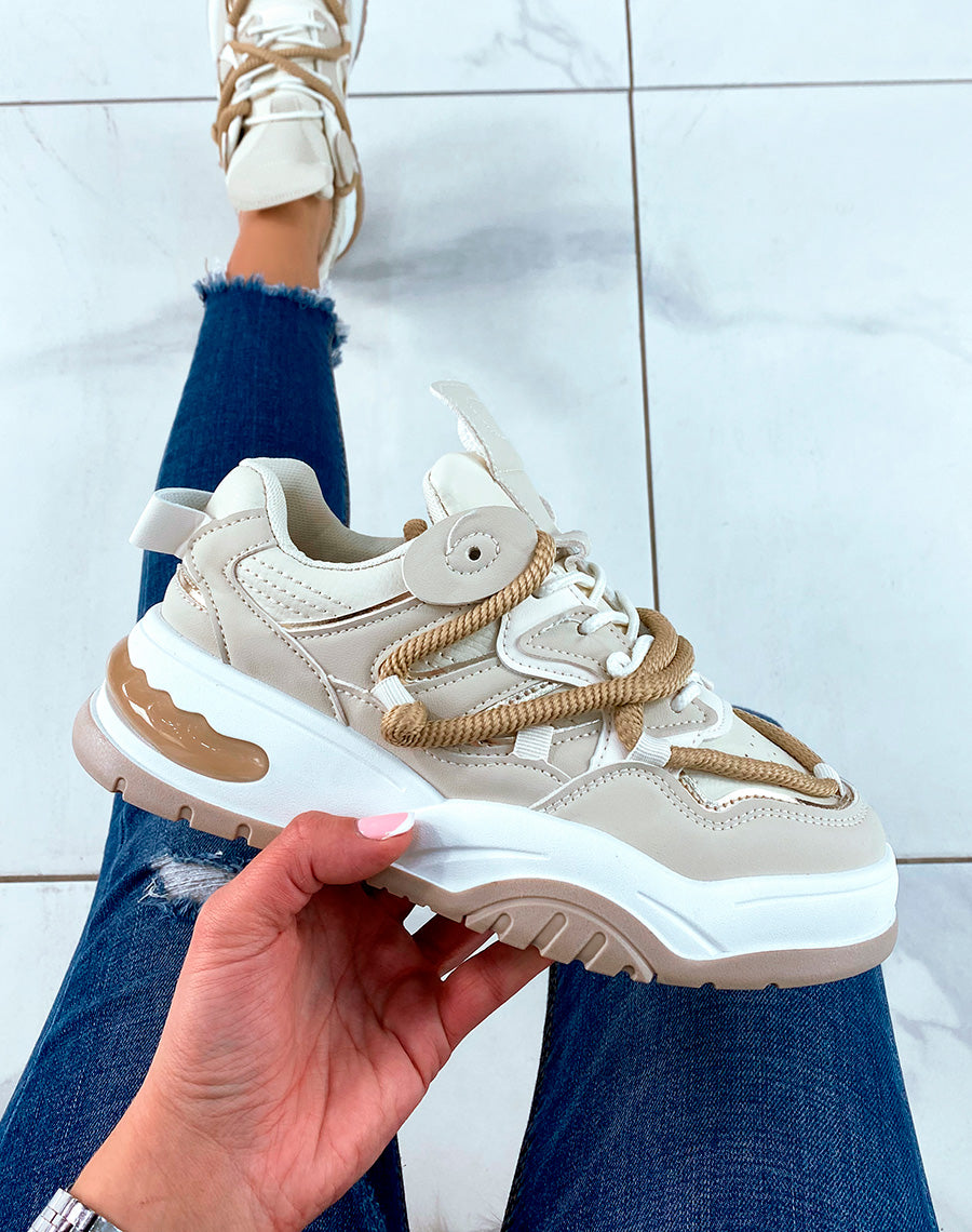 Baskets bi-couleurs beiges à multiples détails et lacet en corde