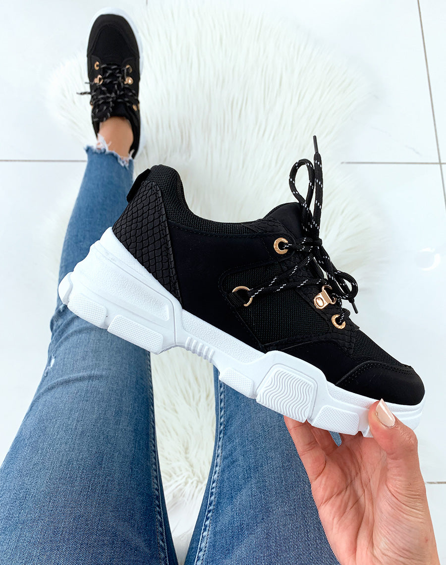 Baskets bi-matières blanches et noires à semelles compensées et à lacets fantaisies