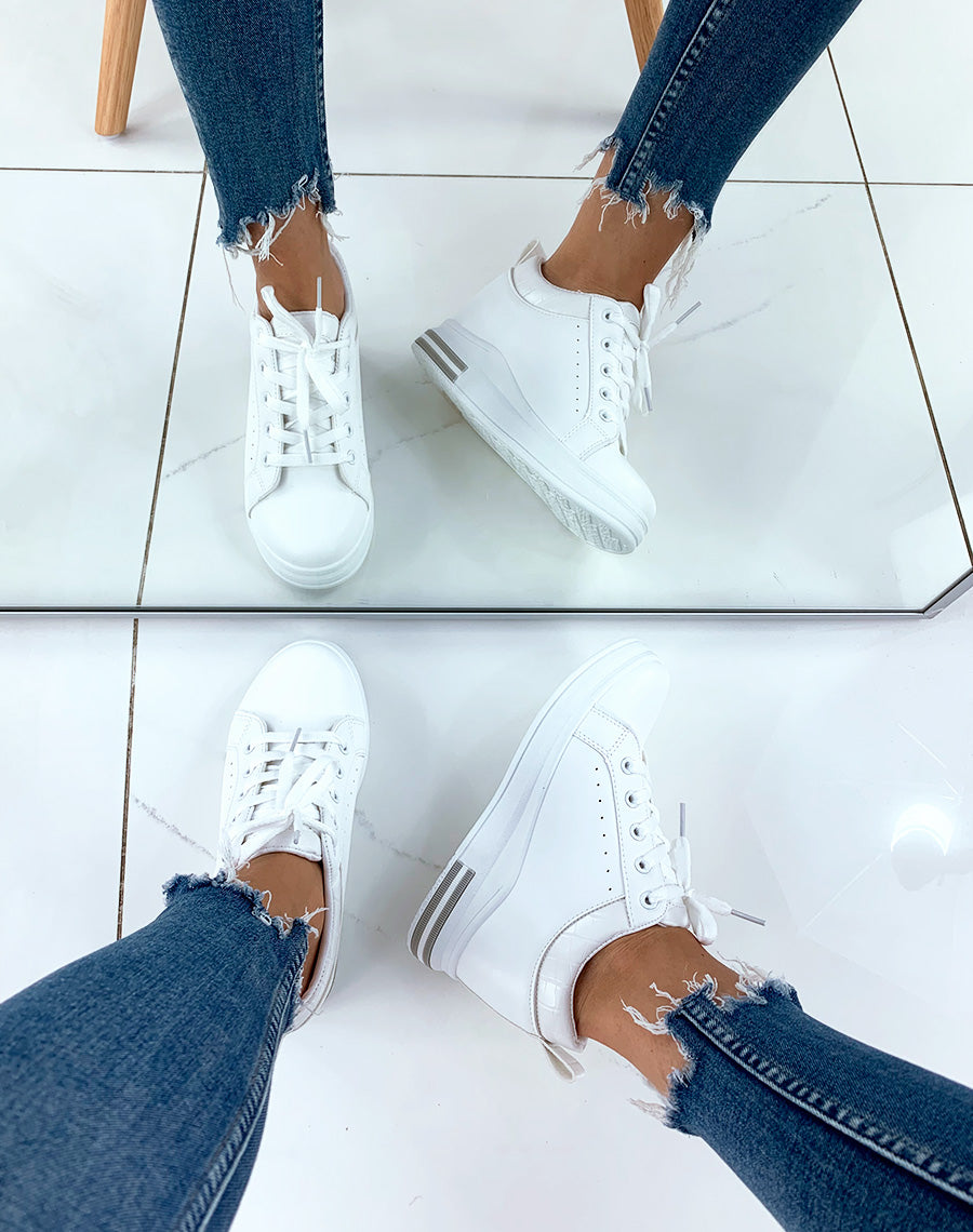 Baskets blanches compensées à empiècements blanc effet croco