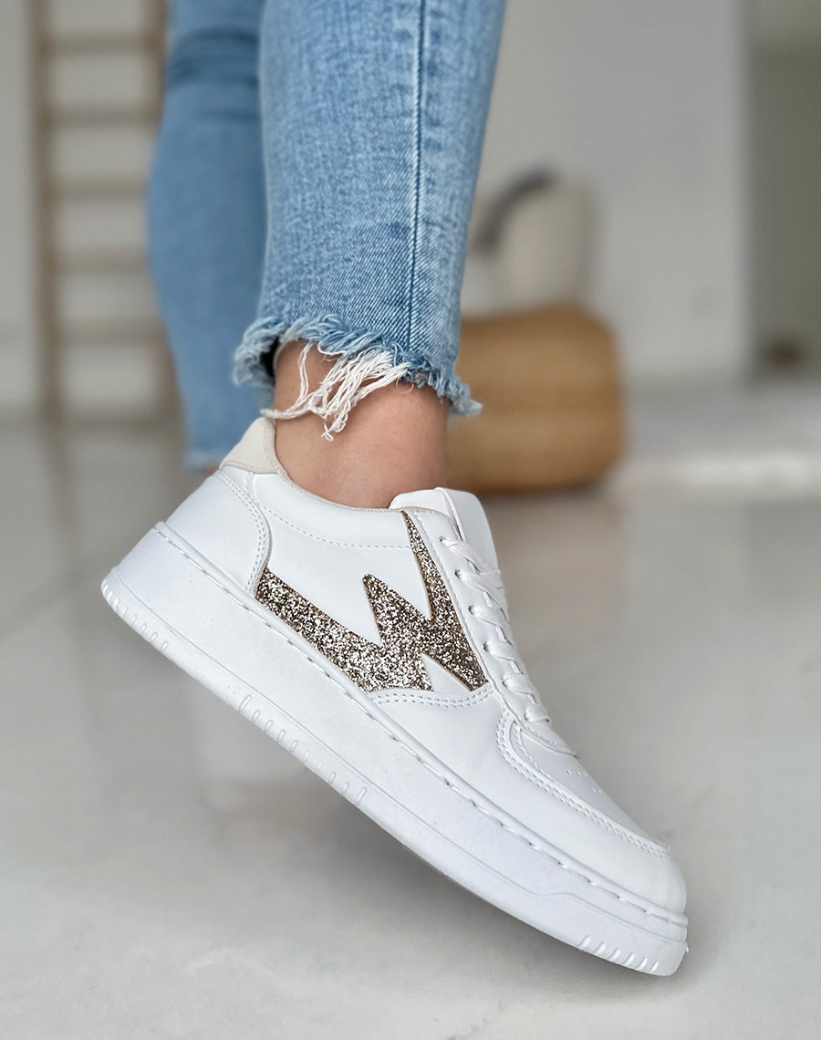 Baskets blanches à détails éclair dorés pailleté et empiècement beige