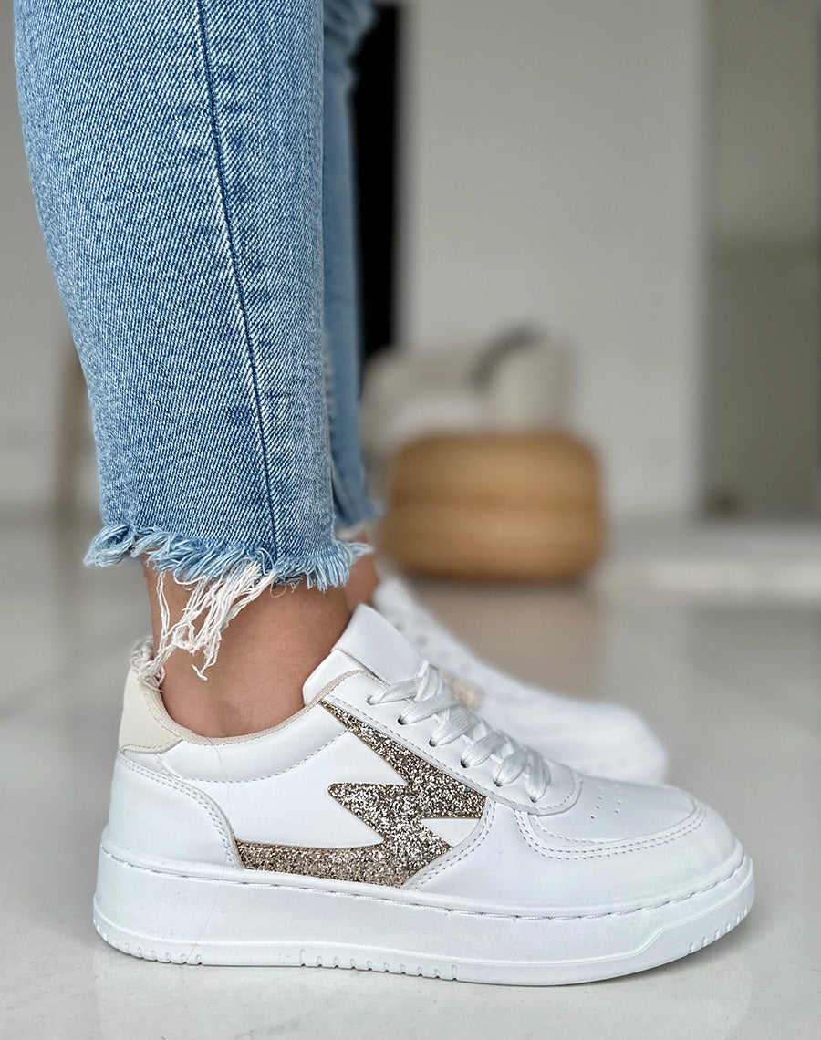 Baskets blanches à détails éclair dorés pailleté et empiècement beige